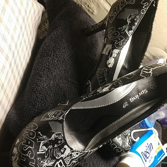 Comic strip heels - Picture 1 of 4